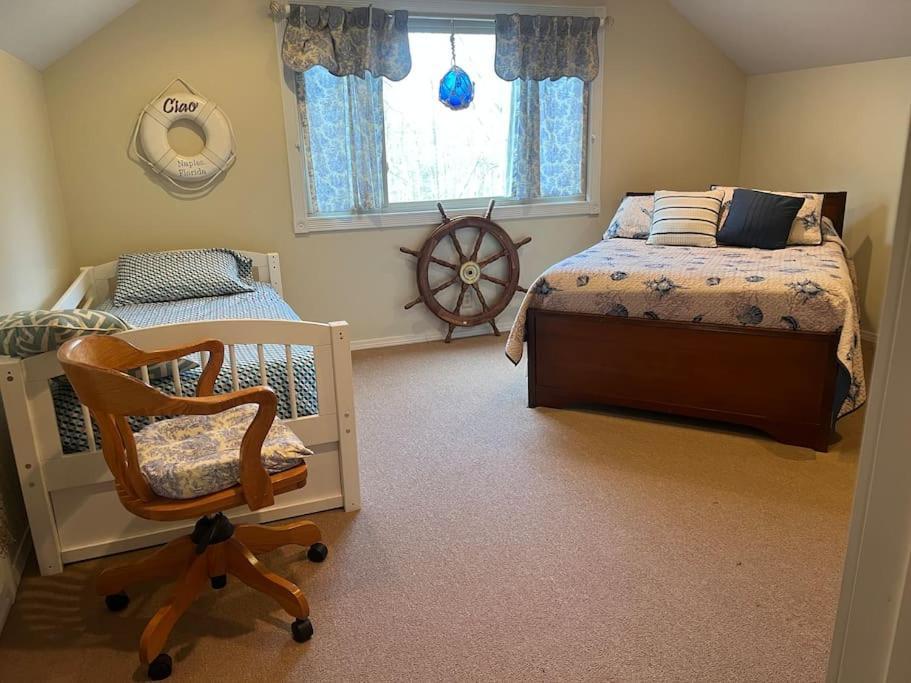 Acorn Resort A Unique Retreat Cabin, 13 Acres Land Bloomington Bagian luar foto