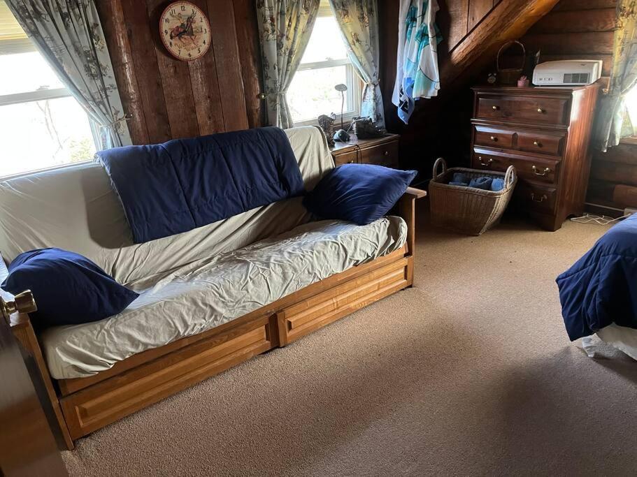 Acorn Resort A Unique Retreat Cabin, 13 Acres Land Bloomington Bagian luar foto