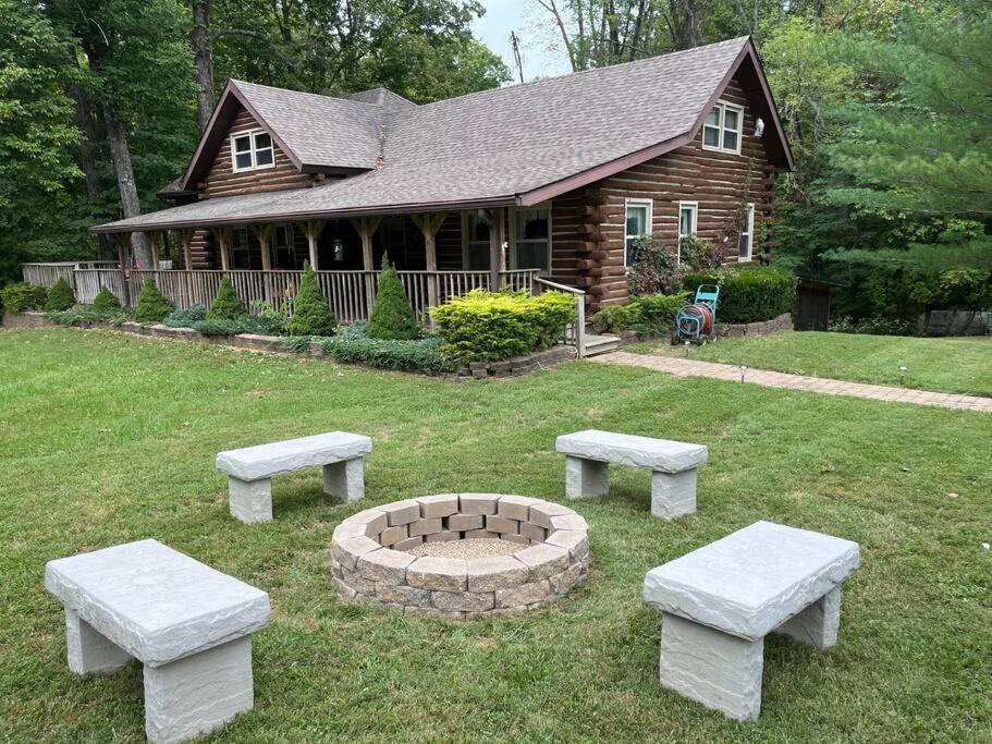 Acorn Resort A Unique Retreat Cabin, 13 Acres Land Bloomington Bagian luar foto