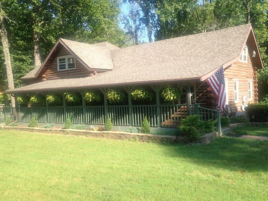 Acorn Resort A Unique Retreat Cabin, 13 Acres Land Bloomington Bagian luar foto