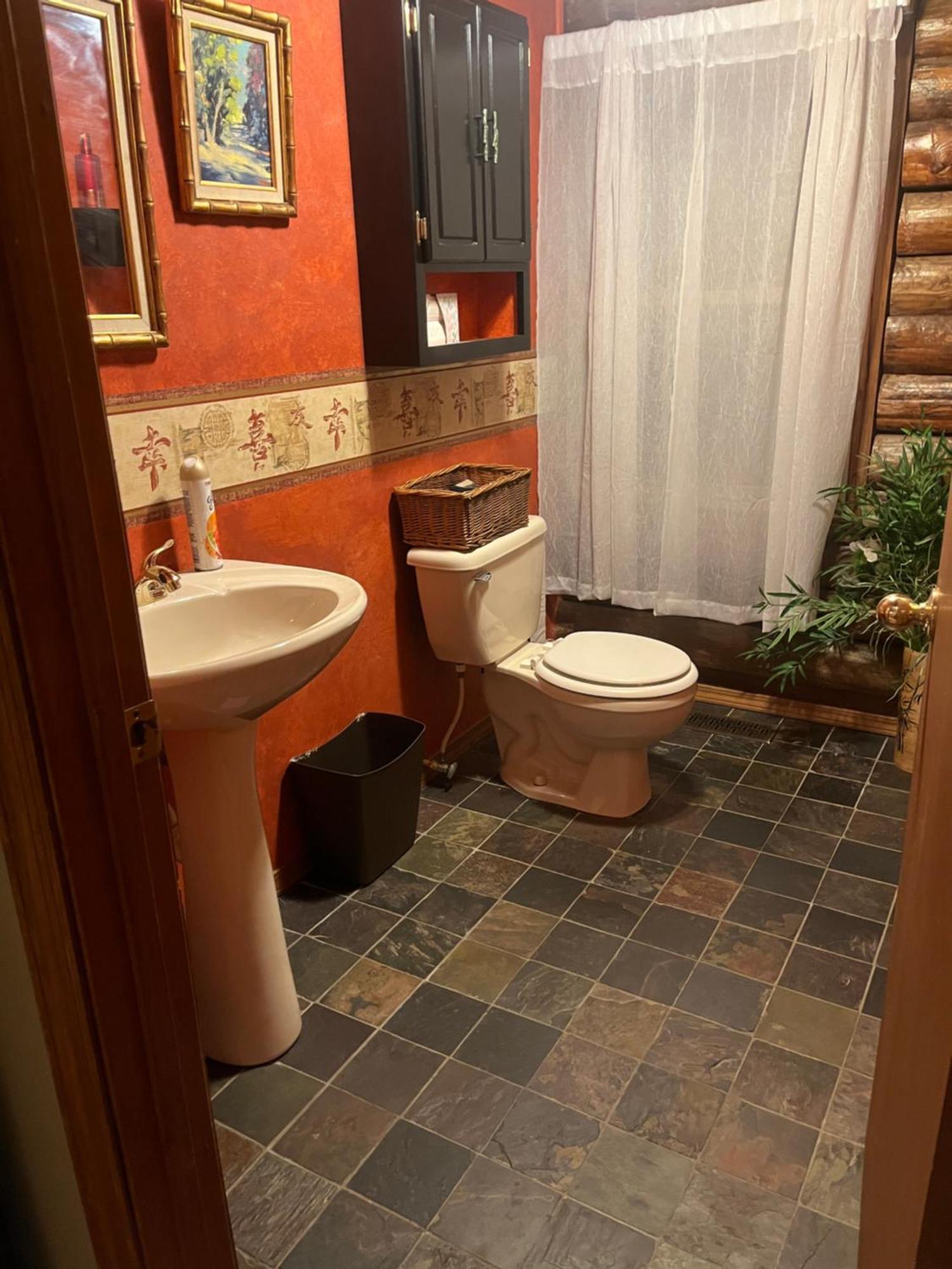 Acorn Resort A Unique Retreat Cabin, 13 Acres Land Bloomington Bagian luar foto